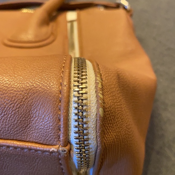 GUESS purse - Picture 3 of 3